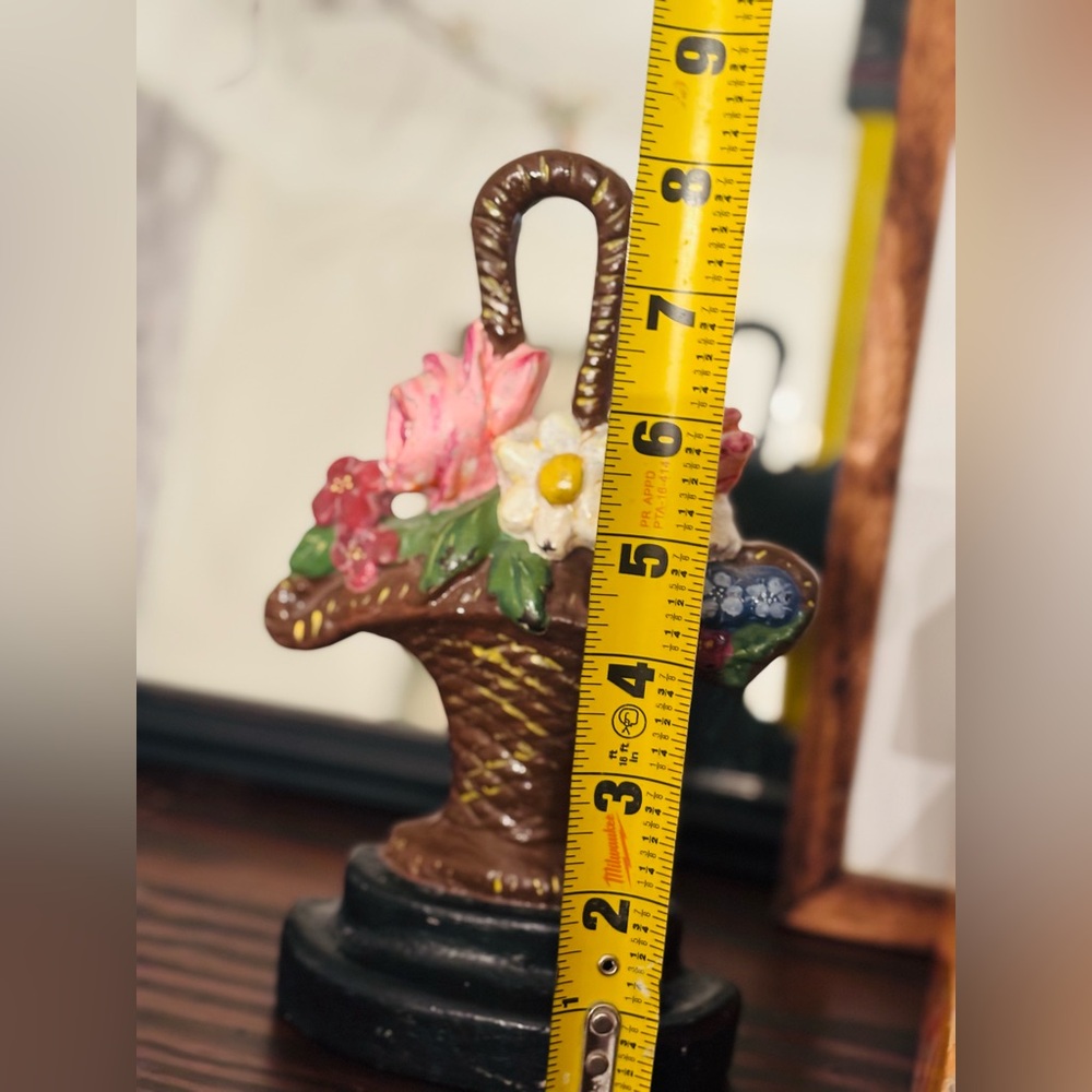 Vintage Cast Iron Door Stop. Basket of Flowers. Authentic 30’s 40’s. Hubley? - Picture 2 of 8